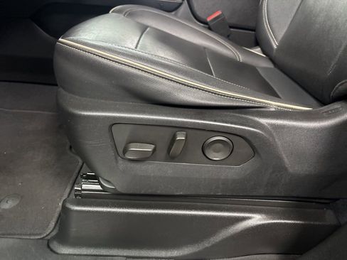 Used 2023 Chevrolet Suburban Premier image 26