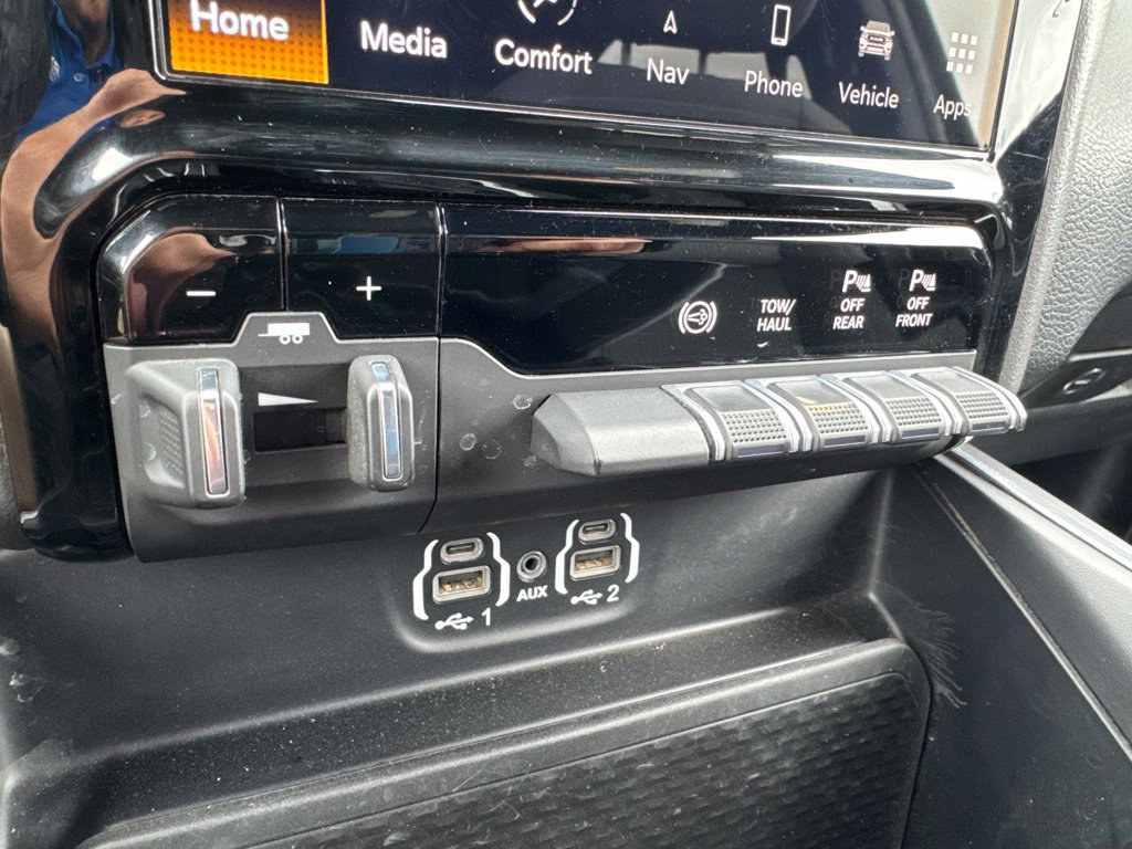 Used 2024 RAM 2500 Big Horn w/ Night Edition AWD/4WD image 6