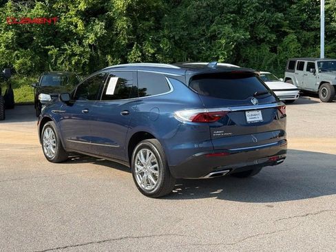 Used 2023 Buick Enclave Essence w/ Experience Buick Package FWD image 3