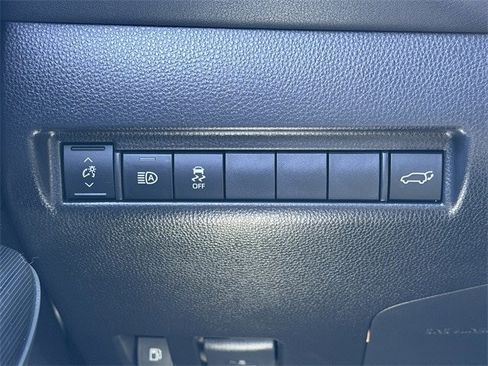 Certified 2024 Toyota Venza XLE image 23