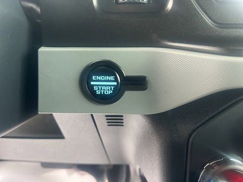 Used 2023 Ford Bronco Badlands image 27