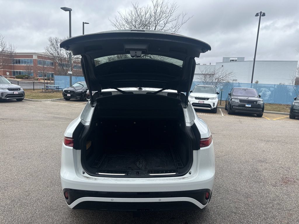 Used 2026 Jaguar F-PACE R-Dynamic S AWD/4WD image 8