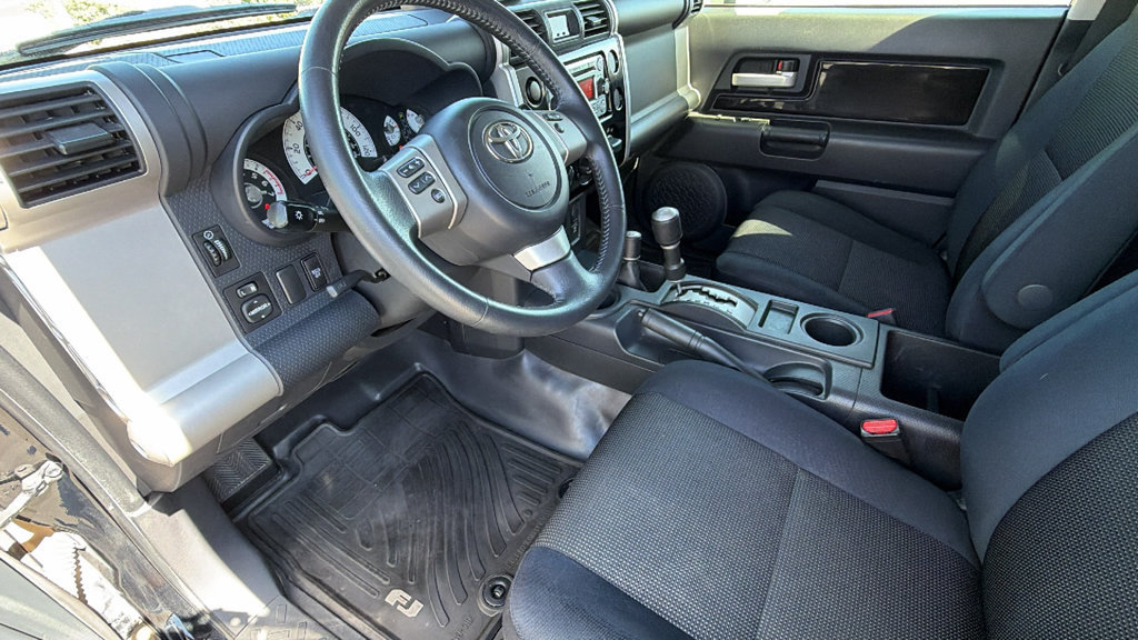 Used 2014 Toyota FJ Cruiser 4WD w/ Upgrade Package image 10
