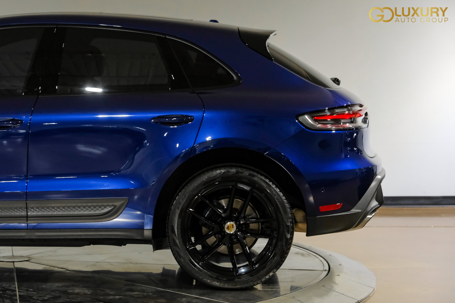 Used 2023 Porsche Macan Turbo AWD/4WD image 15