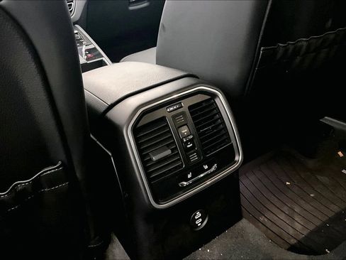 Used 2023 Porsche Macan image 31