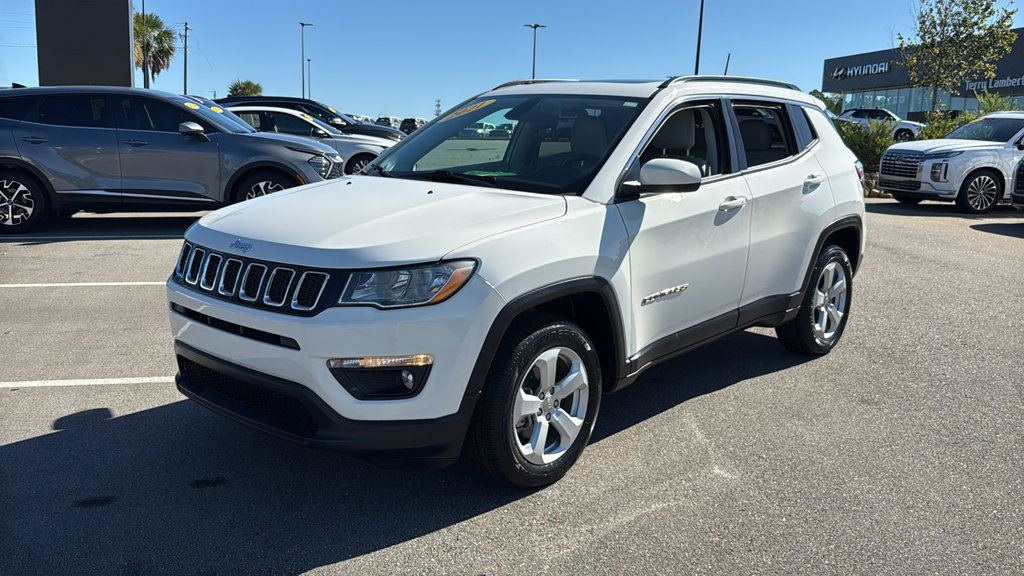Used 2021 Jeep Compass Latitude w/ Sun and Sound Group AWD/4WD image 3