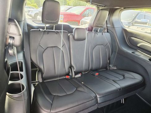 New 2026 Chrysler Pacifica Select FWD image 15