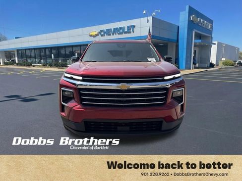 New 2026 Chevrolet Traverse LT w/ Sun and Wheel Package FWD image 2