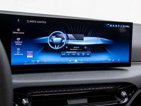 New 2026 BMW 330i xDrive Sedan w/ M Sport Package image 25