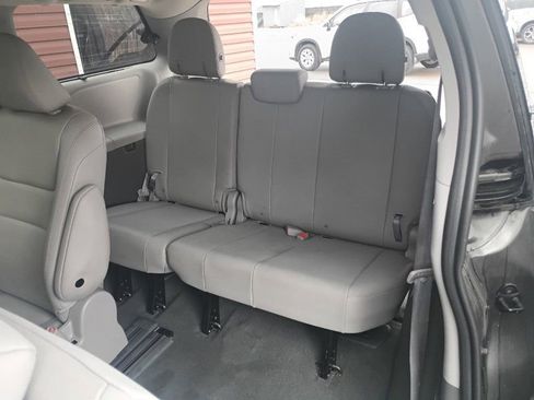 Used 2020 Toyota Sienna XLE FWD image 21