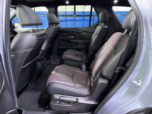 Used 2025 Honda Pilot Black Edition image 28