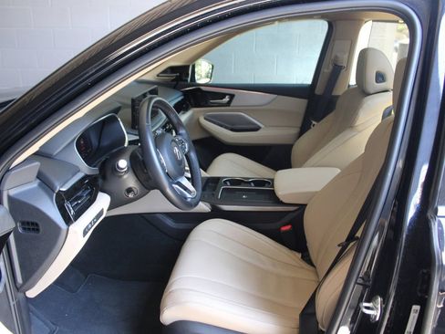 Certified 2025 Acura MDX FWD w/ Technology Package image 9