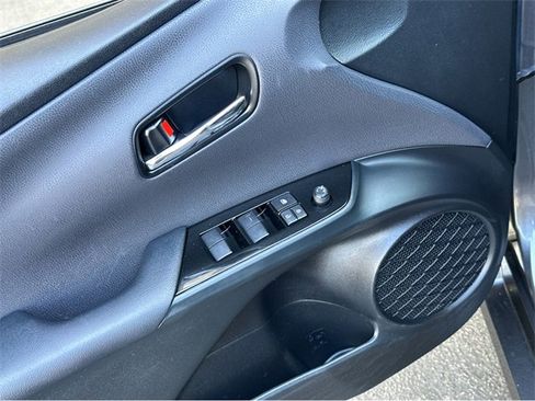 Used 2022 Toyota Prius L Eco image 37