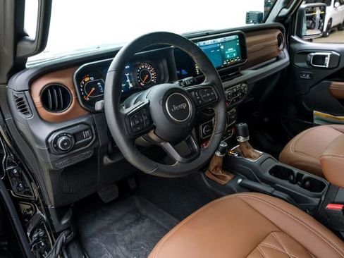 Used 2025 Jeep Wrangler Unlimited Rubicon w/ Technology Group image 14