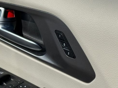 Used 2023 Chrysler Pacifica Touring-L image 37