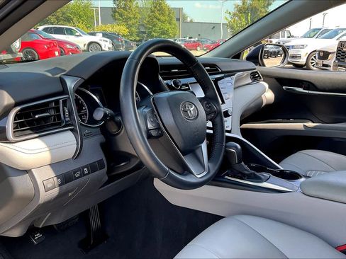 Used 2020 Toyota Camry SE image 15