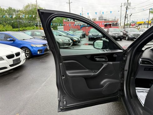 Used 2018 Jaguar F-PACE Premium AWD/4WD image 17