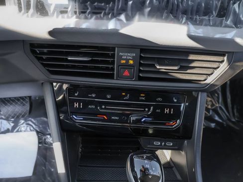 New 2026 Volkswagen Jetta SE FWD image 28