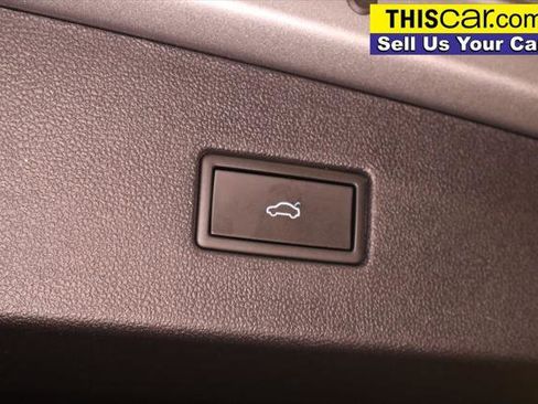 Used 2024 Volkswagen Tiguan SE image 31