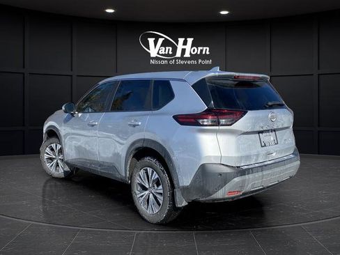 Used 2023 Nissan Rogue SV image 3