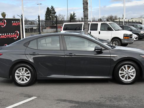Used 2025 Toyota Camry LE image 9