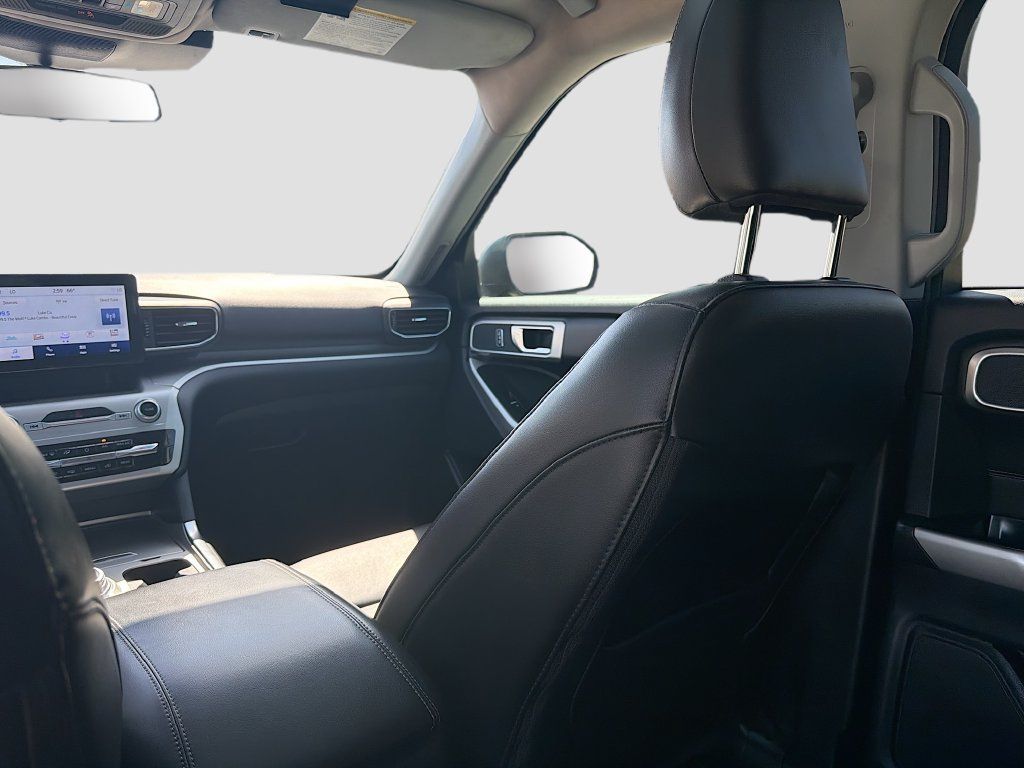 Used 2022 Ford Explorer XLT w/ Equipment Group 202A AWD/4WD image 23