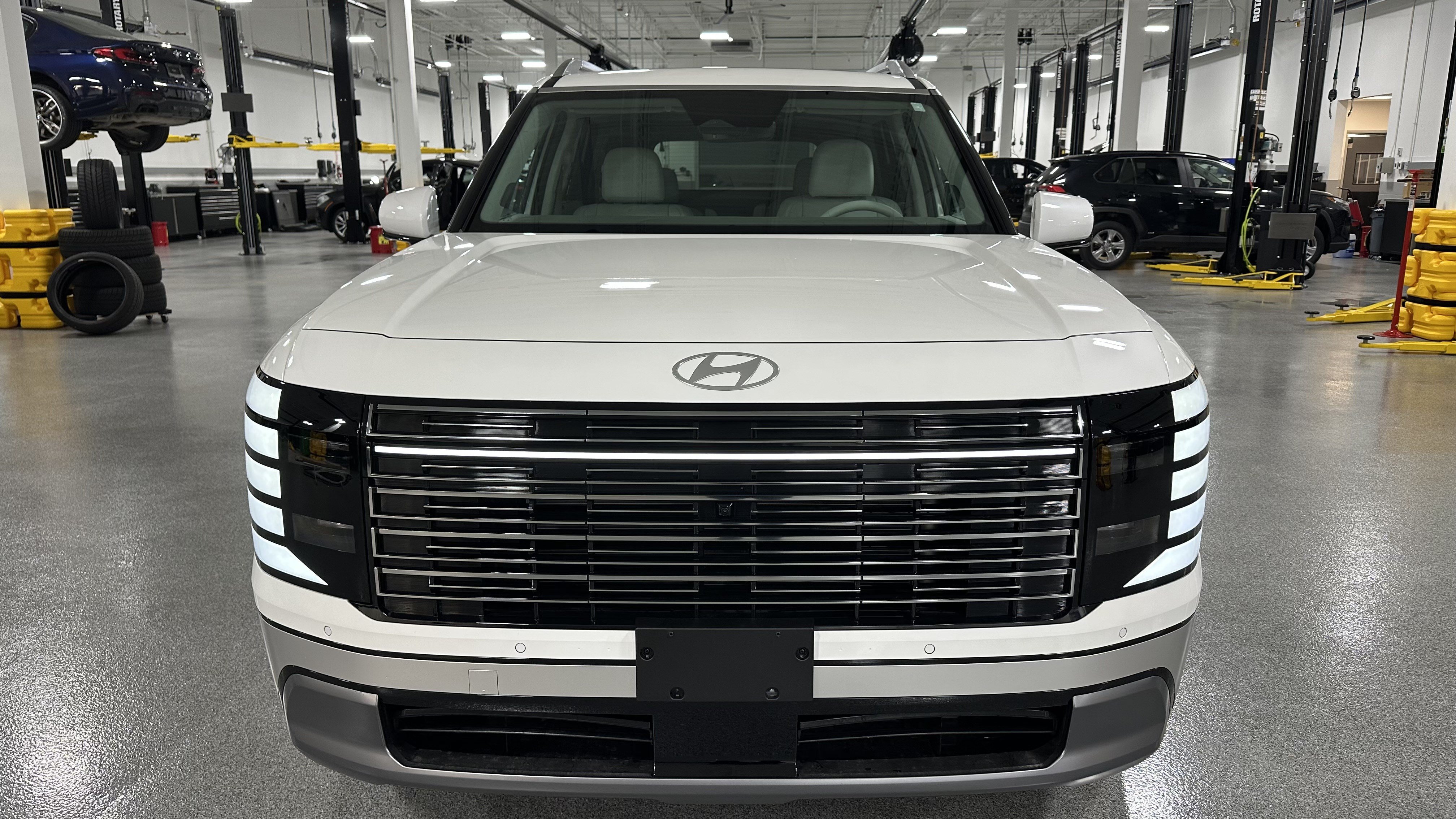 Used 2026 Hyundai Palisade Limited FWD image 3