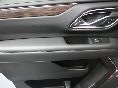 Used 2022 Chevrolet Suburban LT w/ LT Signature Plus Package image 19