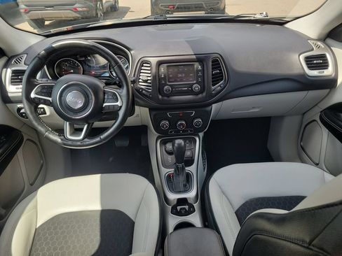 Used 2018 Jeep Compass Latitude w/ Cold Weather Group AWD/4WD image 10