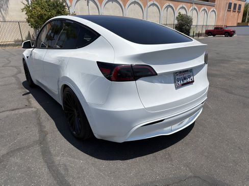 Used 2021 Tesla Model Y Long Range AWD/4WD image 6