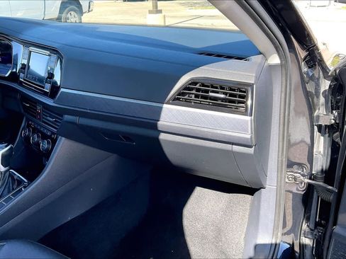Used 2024 Volkswagen Jetta SE image 19