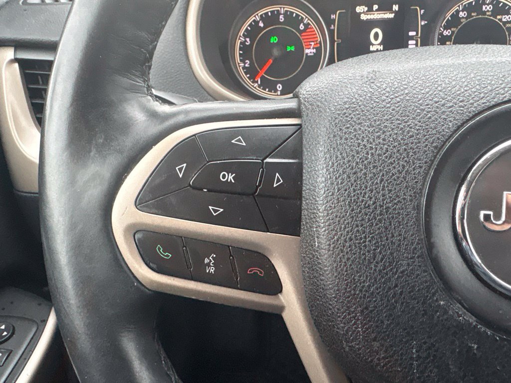 Used 2017 Jeep Cherokee Latitude w/ Cold Weather Group AWD/4WD image 15
