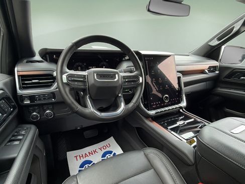 Used 2025 GMC Yukon XL Denali AWD/4WD image 8