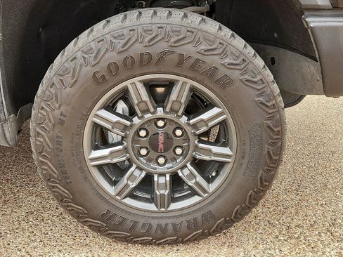 Used 2025 GMC Sierra 1500 AT4X AWD/4WD image 7