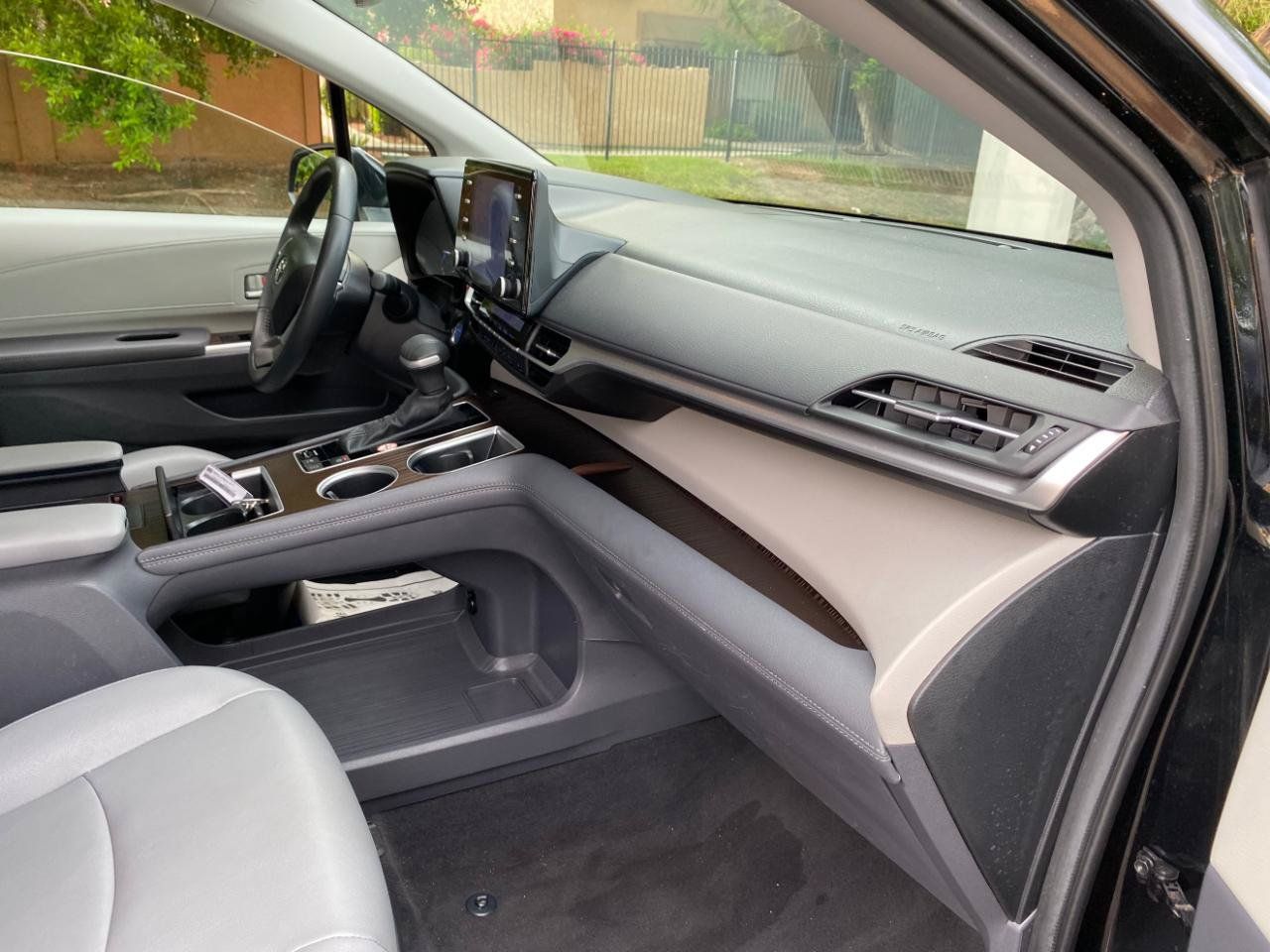 Used 2024 Toyota Sienna XLE FWD image 54