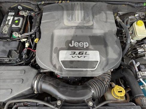 Used 2013 Jeep Wrangler Unlimited Rubicon w/ Connectivity Group AWD/4WD image 20
