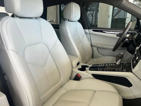 Used 2021 Porsche Macan S AWD/4WD image 22