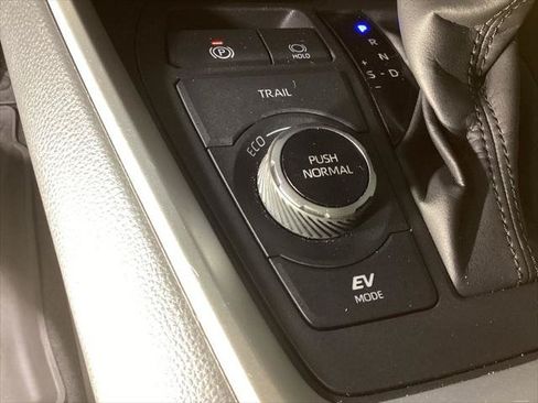 Certified 2025 Toyota RAV4 XLE w/ Convenience Package AWD/4WD image 22