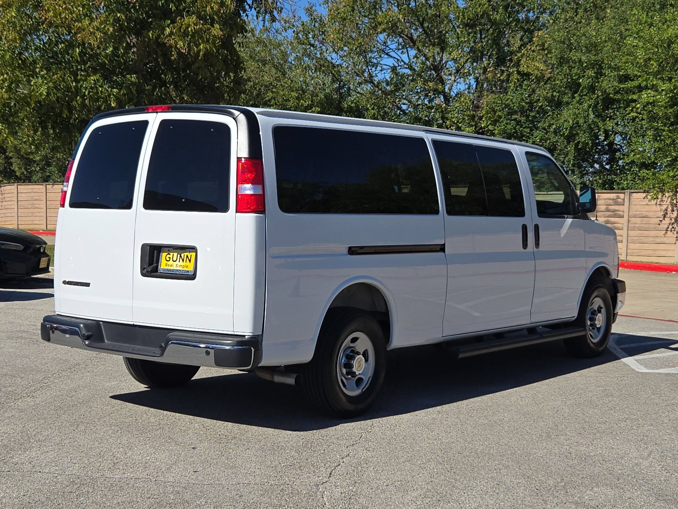 Used 2025 Chevrolet Express 3500 LT w/ LT Preferred Equipment Group RWD image 3