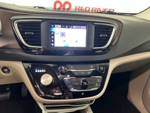 Used 2023 Chrysler Voyager LX image 19