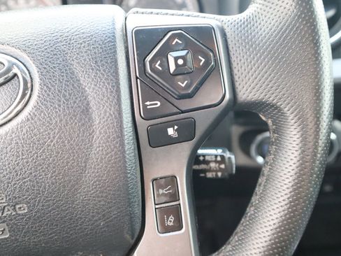Used 2019 Toyota Tacoma TRD Off-Road w/ Technology Package AWD/4WD image 33