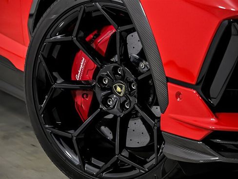 Used 2023 Lamborghini Urus Performante AWD/4WD image 3