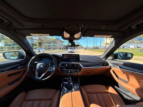 Used 2022 BMW 530i w/ Premium Package image 10