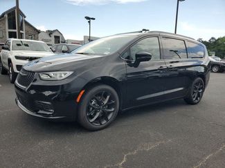 New 2026 Chrysler Pacifica Select w/ S Appearance Package FWD video 3