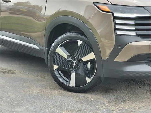 New 2026 Nissan Kicks SR image 2