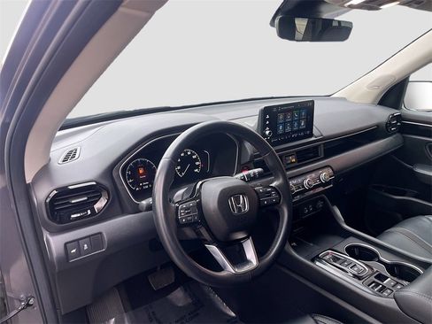 Used 2025 Honda Pilot Touring image 9