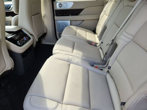 Used 2021 Lincoln Navigator Reserve w/ Luxury Package AWD/4WD image 5