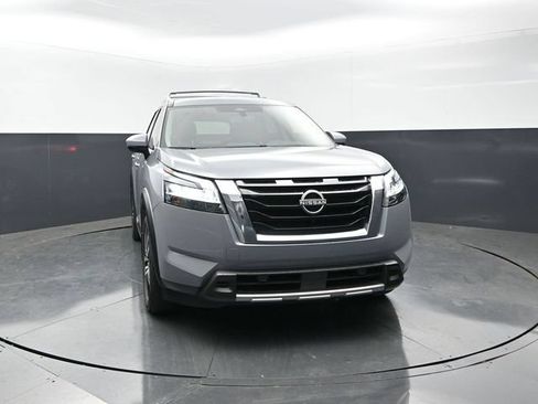 Used 2024 Nissan Pathfinder Platinum FWD image 5