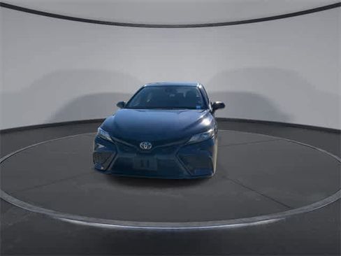 Used 2022 Toyota Camry SE image 3