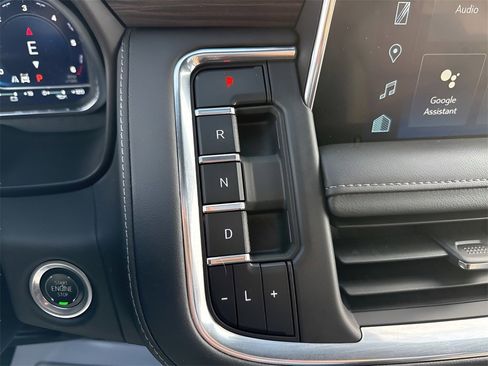 Used 2024 Chevrolet Tahoe Z71 w/ Luxury Package image 34